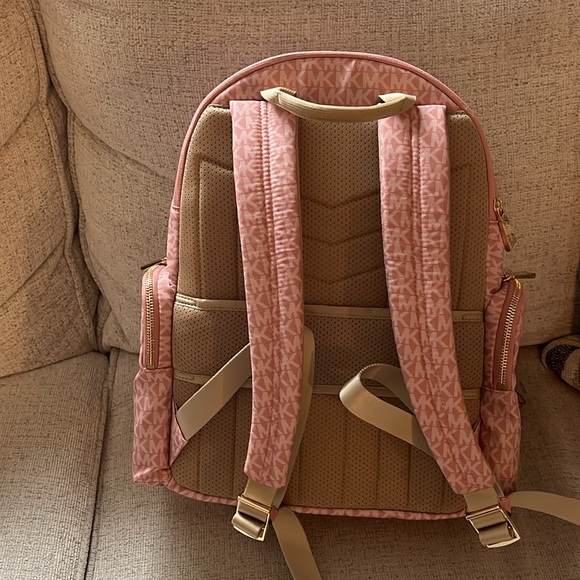 Pink Michael Kors lg backpack 🌸 - Picture 5 of 7